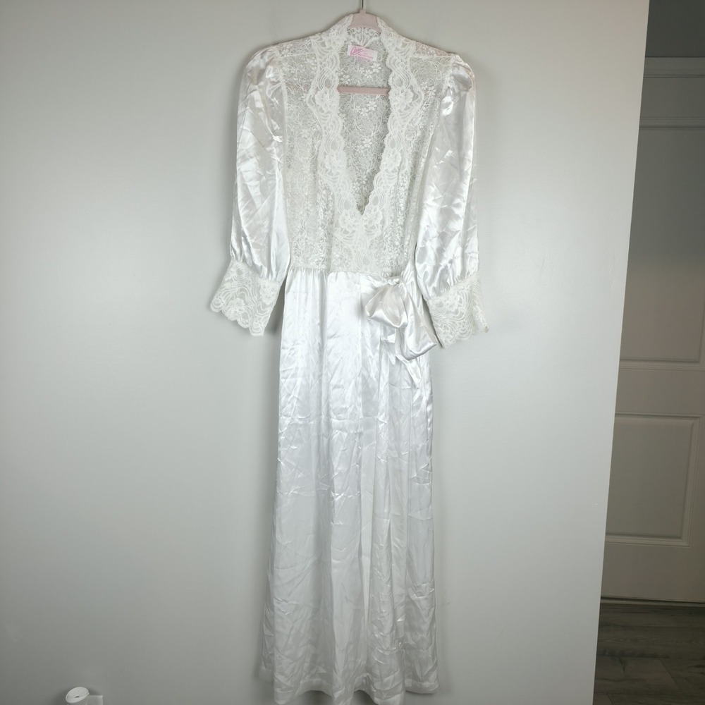 Vintage Nightgown Robe  Womens Small White Satin Lace Floral Long Sleeves.A41